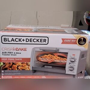 New Black & Decker Crisp 'N Bake Air Fry 4 Slice Toaster Oven - Silver